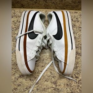 Nike Women’s Court Legacy Tennis shoes size 6.5